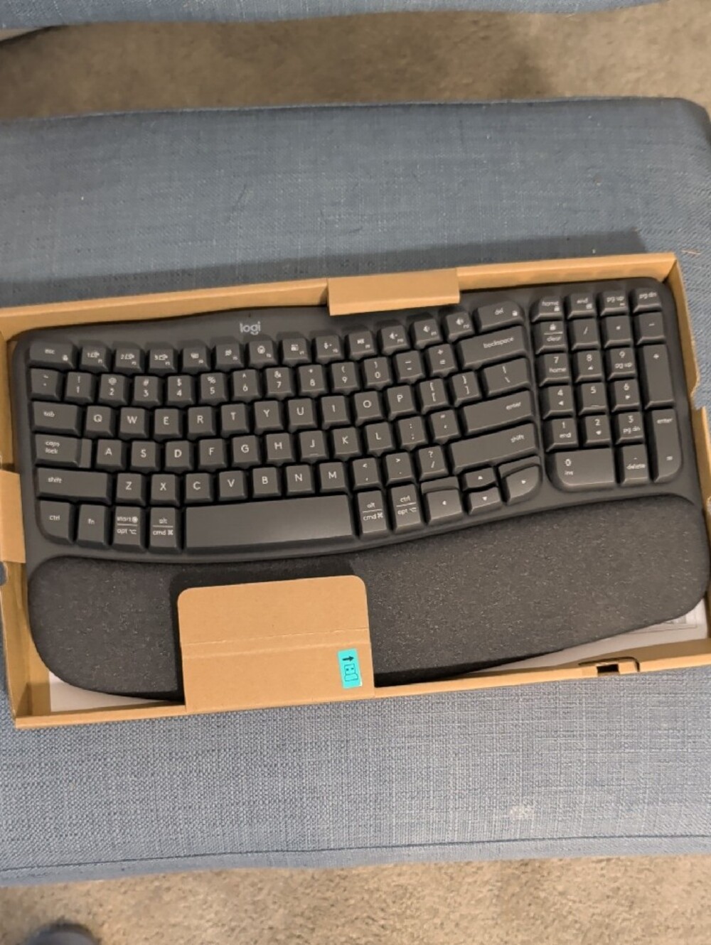 Logitech Wave Keys Ergonomic Keyboard - Gray - Picture 4 of 6